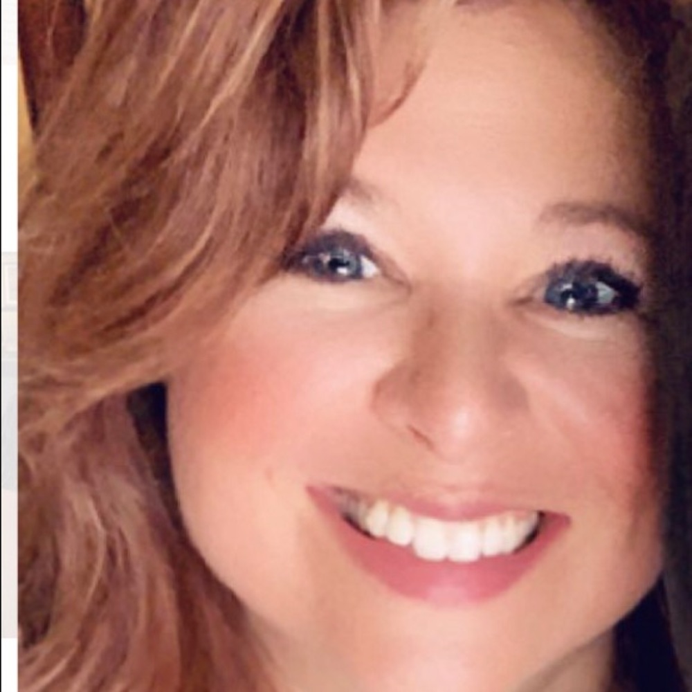 Meet your Posher, Lora